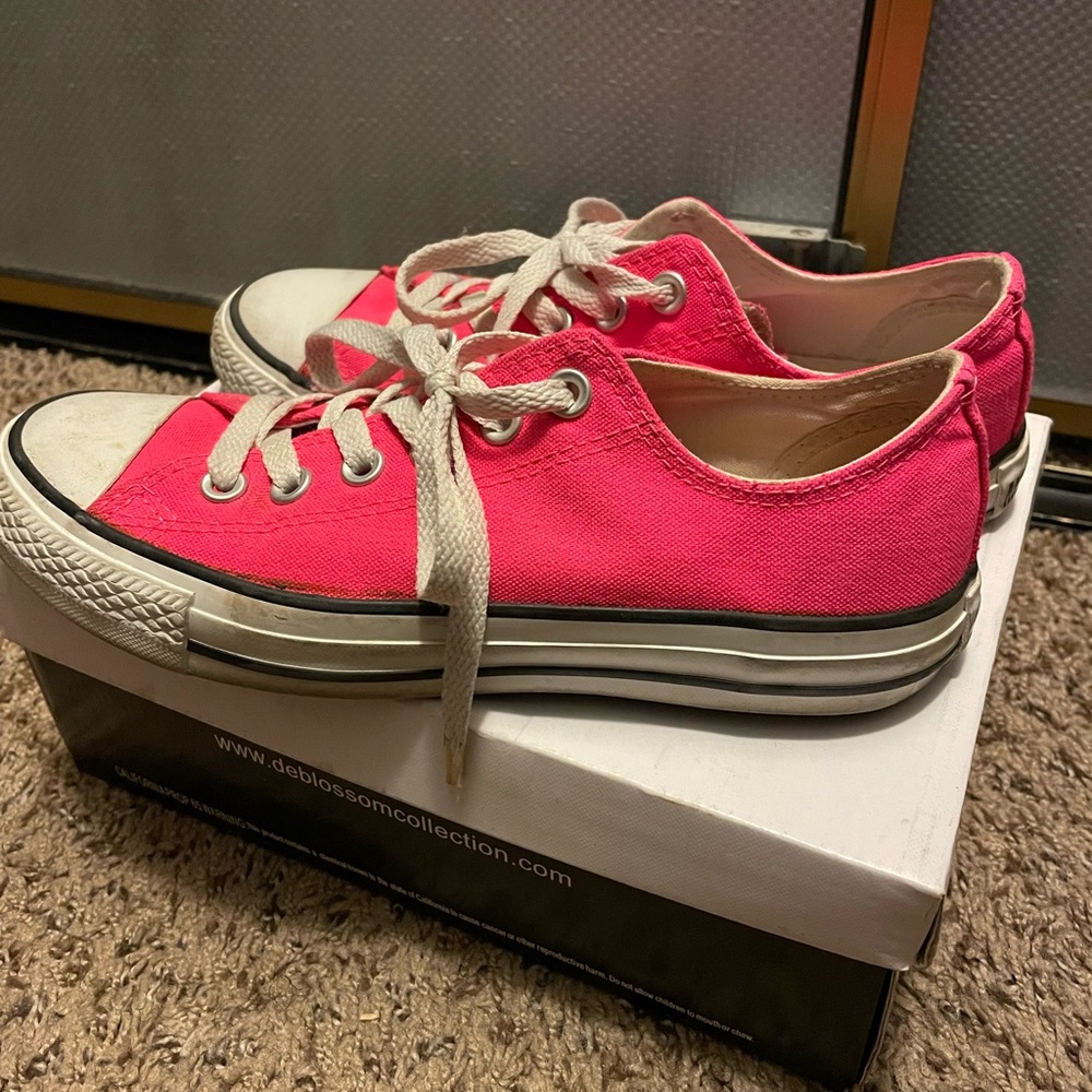 Pink converse